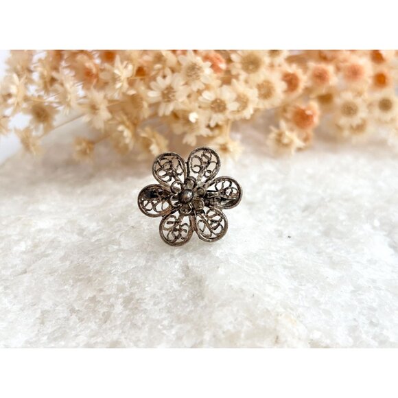 Filigree Floral Handmade Petaled Highly Detailed Silver Toned Vintage Ring - Picture 10 of 10